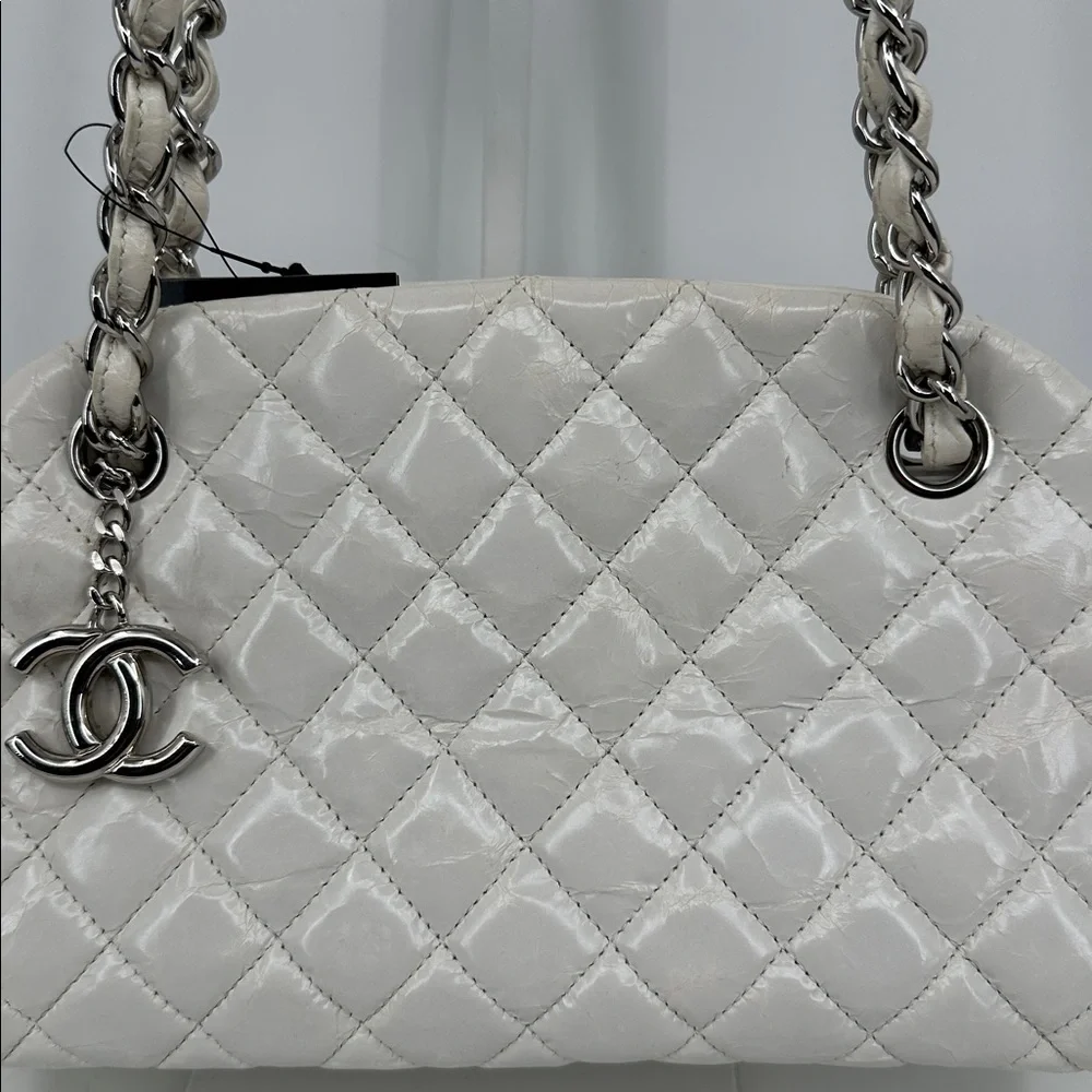 Authenticated CHANEL Mademoiselle Shoulder Chain Bag- White/Silver - Picture 5 of 17